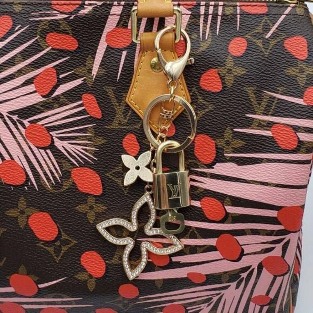 Louis Vuitton Gold Padlock 🔒 Key Set Authentic LV w/ Unbranded Clover Keychain - Picture 7 of 9